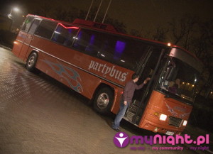 Michał Piróg charytatywna impreza fundacja Niezapominajka @ PartyBus